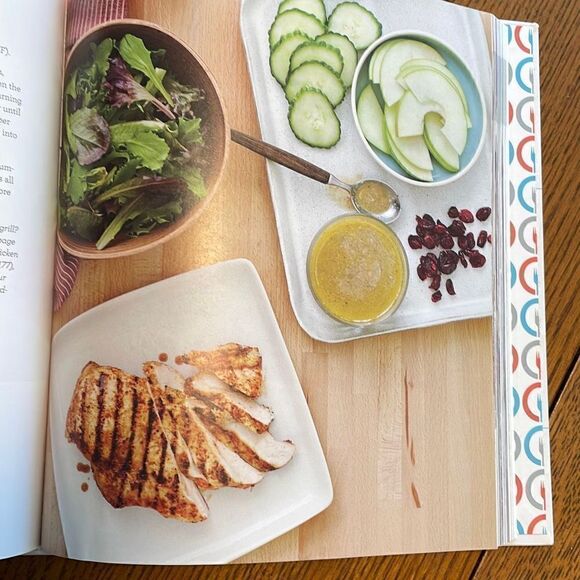 The Whole 30 The 30 Day Guide to Total Health and Food Freedom - Picture 3 of 13